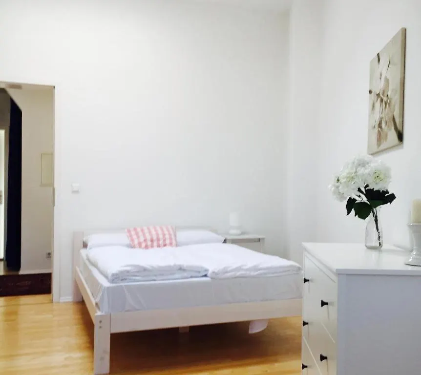 Feel At Home Berlino 0*,  Germania